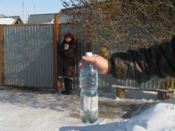 В воде из водопровода на Печах отчётливо виден осадок ржавчины