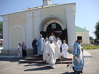 Епископ Кинельский и Безенчукский Софроний во время крестного хода вокруг Николь