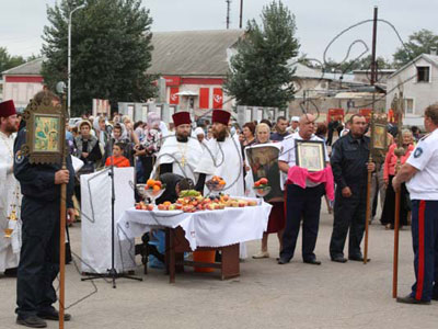 Молебен на освящение плодов земных на центральной площади Борского Молебен на освящение плодов земных на центральной площади Борского