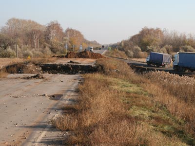 Руины автомобильного моста возле Кротовки и объезд Руины автомобильного моста возле Кротовки и объезд